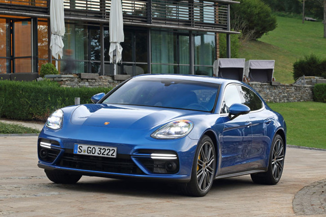 ポルシェ・パナメーラ ターボ（4WD/8AT）／パナメーラ4S（4WD/8AT