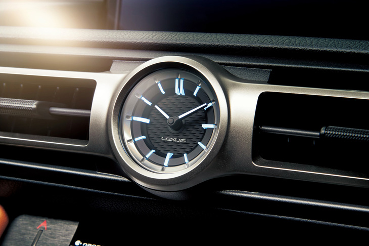 新たに採用されたアナログクロック。