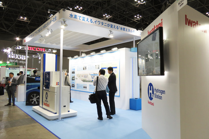 さまざまエネルギー事業を手がける岩谷産業のブースでは、同社が運営する水素ステーションが紹介されていた。