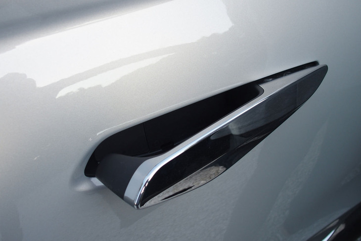 DS 4リヴォリE-TENSE（ドアハンドル）