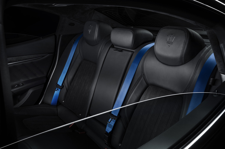 マセラティ・ギブリ オペラネラ（リアシート）