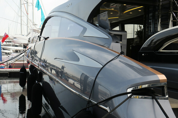 レクサスLY650（エクステリア）