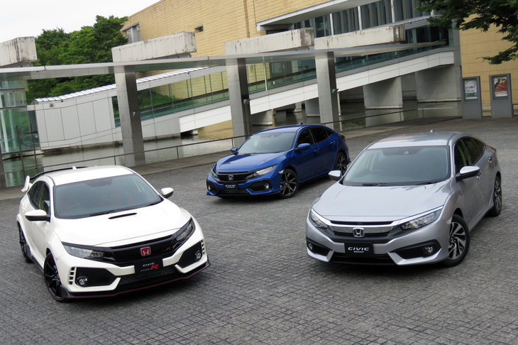 先代の「シビック」3モデル。左から「タイプR」「ハッチバック」「セダン」。日本における現行型のラインナップはハッチバックのみ。タイプRは2022年9月に発売される予定だが、セダンについては導入の計画はない。