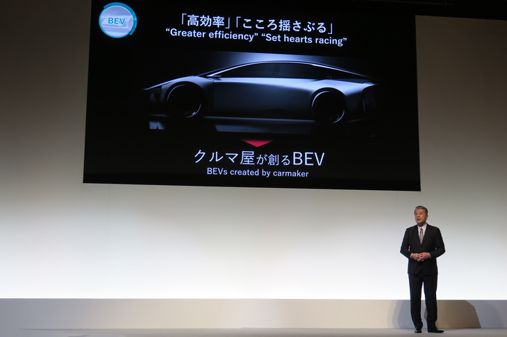 2026年の投入を予定している、次世代BEVについても言及。長い航続距離に加え、デザイン性や動的質感など、クルマ本来の魅力も併せ持つ同車を、中嶋副社長は「クルマ屋が創（つく）るBEV」と表した。