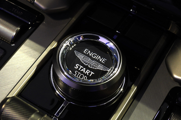 アストンマーティン・ヴァンキッシュ ヴォランテ（イグニッションボタン）