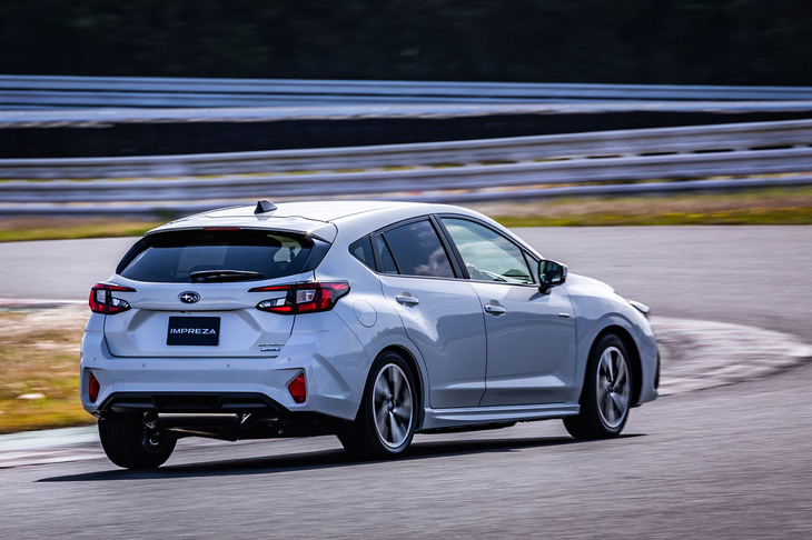 スバル・インプレッサ（クローズドコースでの走行シーン）