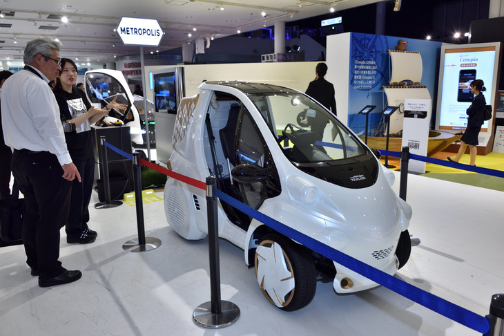 こちらのブースでは、VRによって「トヨタLQ」でのドライブを疑似体験できる。AIエージェントやカーシェアリングがもたらす未来に興味がある人は、ぜひお試しを。