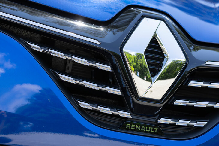 さまざまな種類の電動車がリリースされている今日だが、日本でこのようなフルハイブリッド車をラインナップしている輸入車ブランドは、ルノーだけだ。