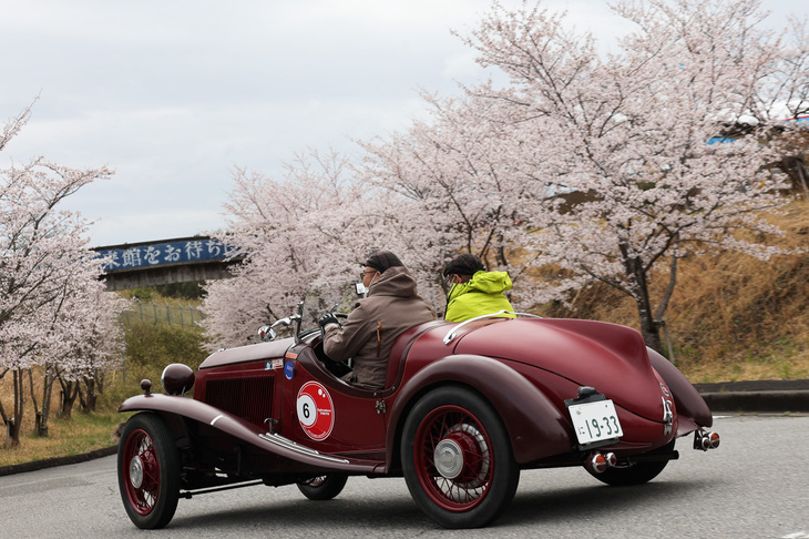同じく1933年「フィアット508バリッラ コッパドーロ」。フィアットが戦前に送り出したライトウェイトスポーツの傑作。