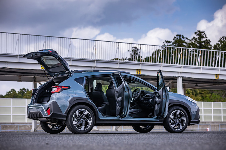 新型「クロストレック」のボディーサイズはルーフレール装着車で全長×全幅×全高＝4480×1800×1580mm。ホイールベースは2670mm。外寸は従来型「XV」とほぼ同じ、ホイールベースは同一となる。