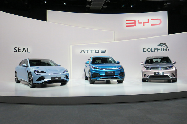 BYDのEV製品群。写真向かって左から「SEAL（シール）」「ATTO 3（アットスリー）」「DOLPHIN（ドルフィン）」。