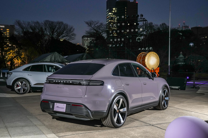 ポルシェ・マカン4（リアビュー）