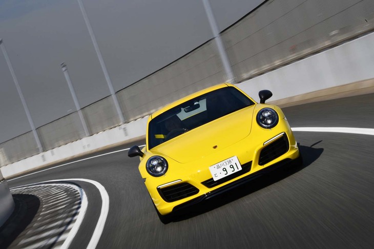 今回は、高速道路を中心に310kmほどの道のりを試乗。燃費は満タン法で8.8km/リッター、車載の燃費計で8.5km/リッターを記録した。燃料タンクの容量は64リッター。