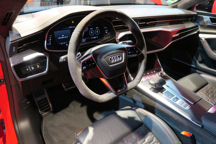 アウディRS 7スポーツバック（インストゥルメントパネルまわり）