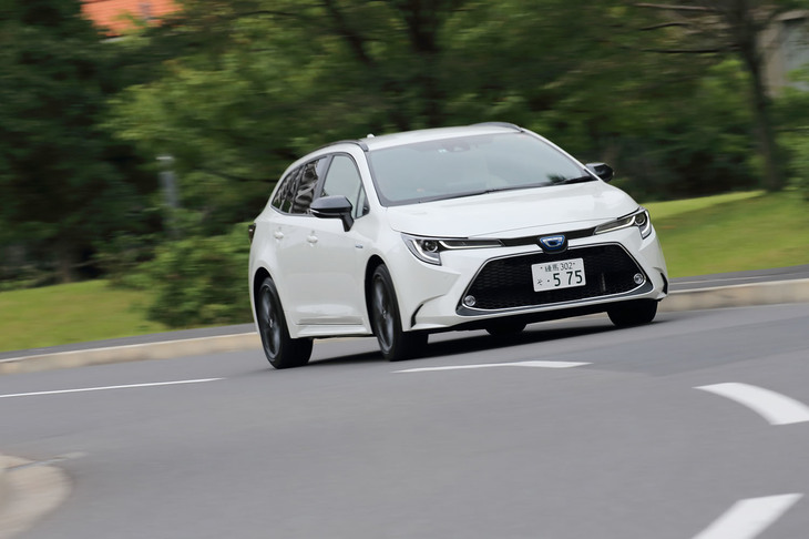 サスペンションは前がマクファーソンストラット式、リアがダブルウイッシュボーン式。ハッチバック車「スポーツ」に設定のあるアクティブサスペンション「AVS」は、「ツーリング」には用意されていない。