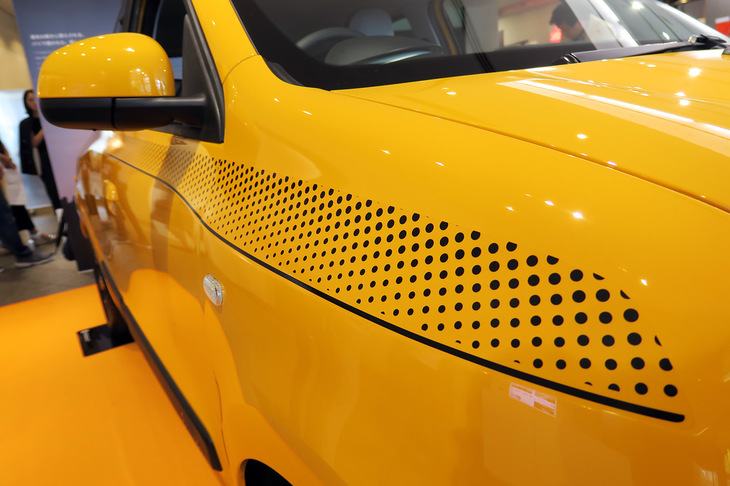 ルノー・トゥインゴEDC（サイドストライプ）