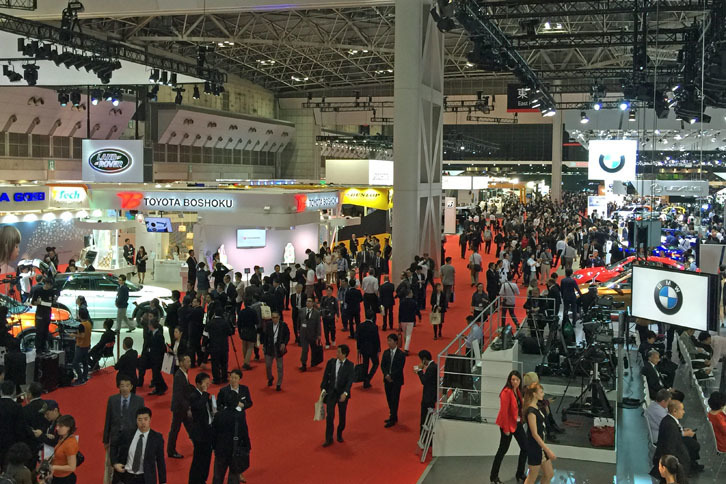 2015年の東京モーターショーの様子。「レクサスLC」のベースとなったコンセプトモデル「LF-LC」や「ポルシェ・マカンGTS」などが初公開された。