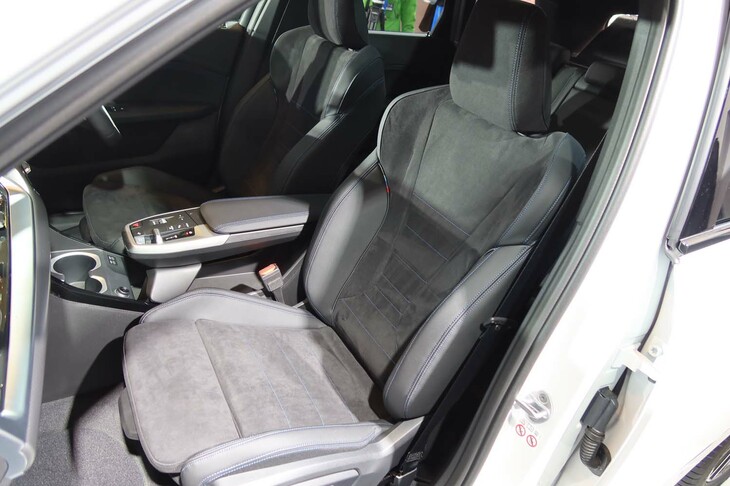 BMW iX1 xDrive30 Mスポーツ（フロントシート）