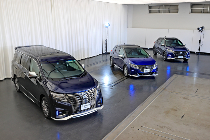 オーテックジャパンのカスタマイズカー。左から「日産エルグランドAUTECH」「ノートAUTECH」「キックスAUTECH」。