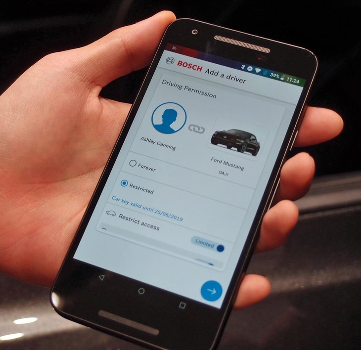 「パーフェクトリー キーレス」のメニューは現在、ドアの解錠・施錠、エンジンの始動、荷室ドアの解錠に分かれている。これにより「エンジン始動は許可しないがトランクルームの解錠だけは認める」などの個別設定が可能で、例えば、「宅配業者からの荷物を荷室に置いておいてもらう」といった使い方ができる。