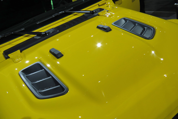 ジープ・ラングラー アンリミテッド ルビコン（ボンネット）