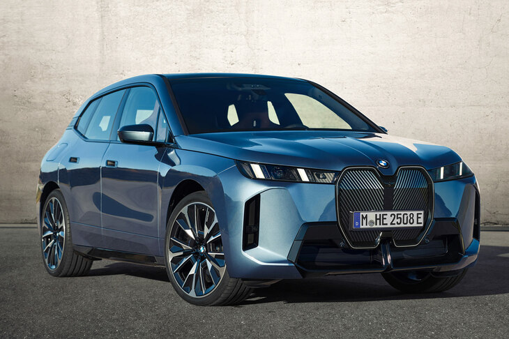 ちなみにドイツ本国では、2025年1月にお化粧直しをしたマイナーチェンジ版の「BMW iX」が発表されている。