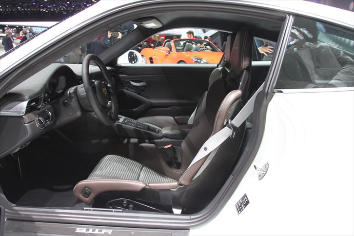 「ポルシェ911R」のインテリア。