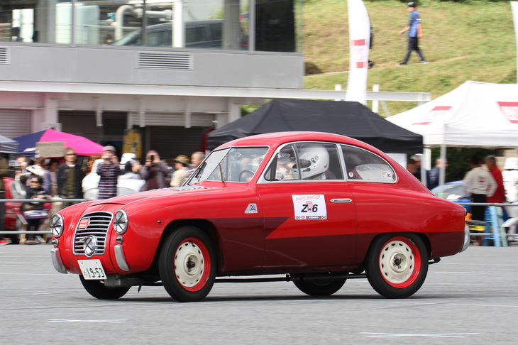 9台が出走したザガートクラスで特別賞を受賞した1953年「フィアット・ザガート750GT デリバータMM」。トッポリーノこと初代「フィアット500C」をベースにした愛らしいクーペ。