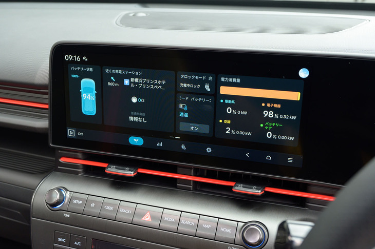 センタースクリーンは12.3インチ。「アイオニック5 N」ほど凝っているわけではないが、バッテリー温度などを細かく管理できる。