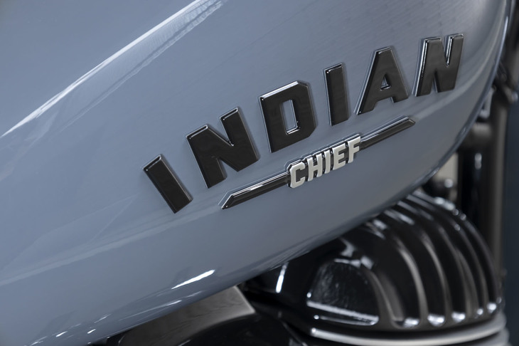 誕生は1921年と、今年で100周年を迎える「インディアン・チーフ」。新型は、今回試乗した「チーフ ダークホース」を含む3モデルの設定で、今夏にも日本で販売が開始される。