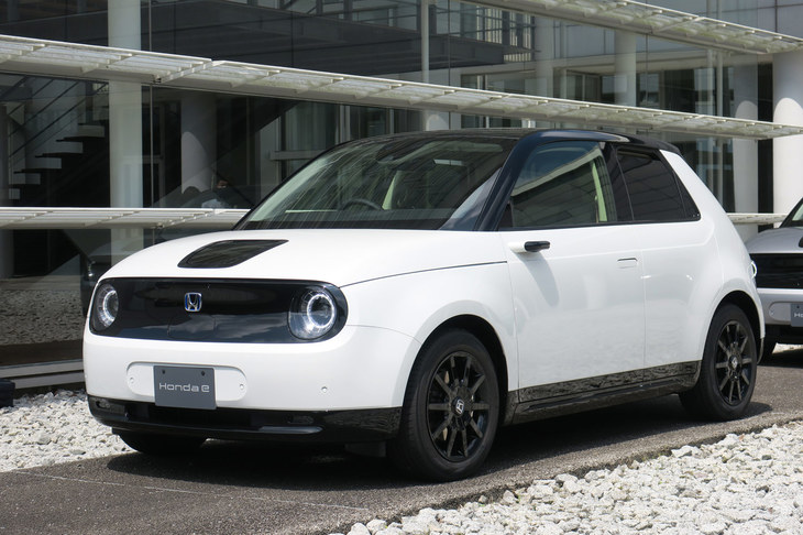 ホンダが発表した都市型EVコミューター「ホンダe」。一見するとただのかわいいコンパクトカーだが、その中には、これからの時代に対する提案が満載されている。