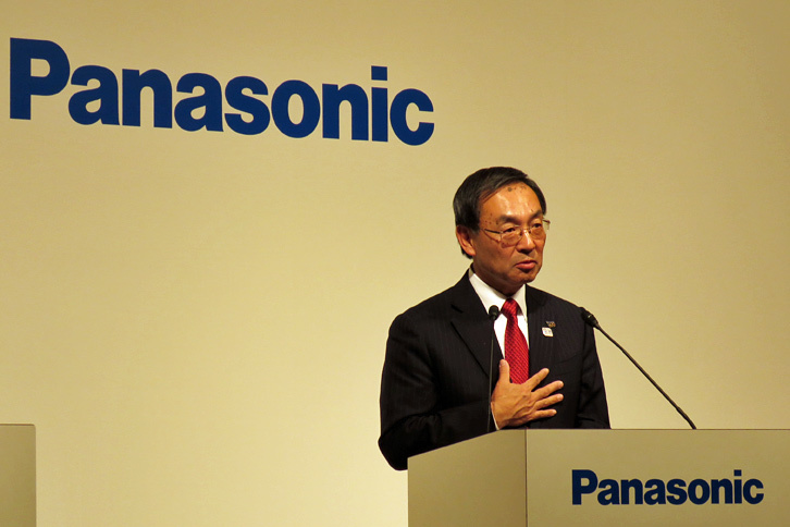 トヨタに加え、アメリカの電気自動車メーカーであるテスラにも円筒形電池を納入しているパナソニック。トヨタとの提携を通して、電池のリユースやリサイクルといった枠組みについても見解を述べた。