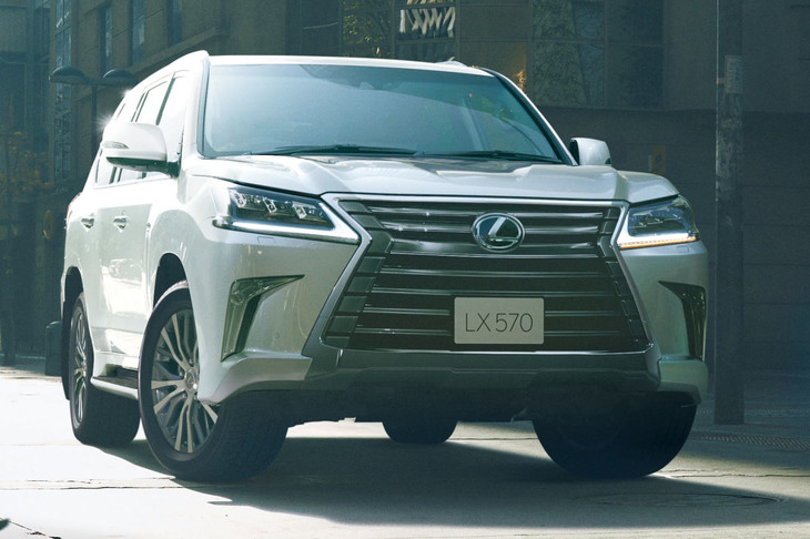 「トヨタ・ランドクルーザー」のモデルチェンジがうわさされているので、「レクサスLX」の新型登場も近いだろう。