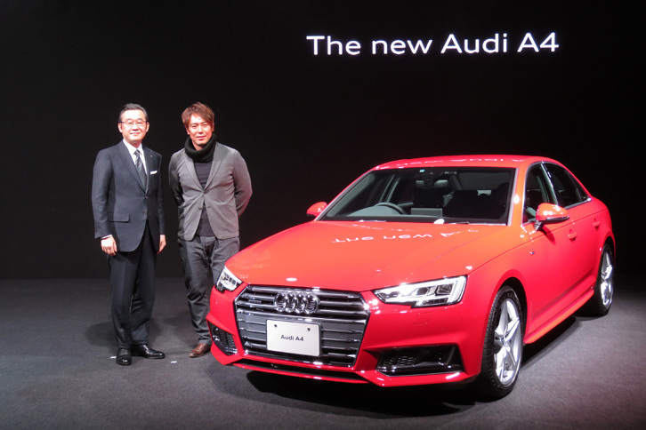 新型「アウディA4」と、アウディ ジャパンの斎藤 徹代表取締役社長（向かって左）、プロスキーヤーの皆川賢太郎氏（同右）。皆川氏は斎藤社長および望月 修東洋大学教授とともに、エアロダイナミクスに関するトークショーに参加した。