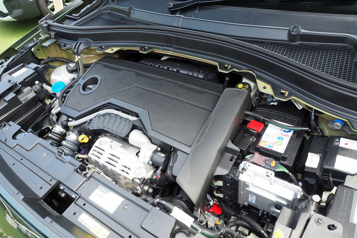 1.2リッター直3ガソリンターボエンジンは最高出力136PS、最大トルク230N・mを発生。