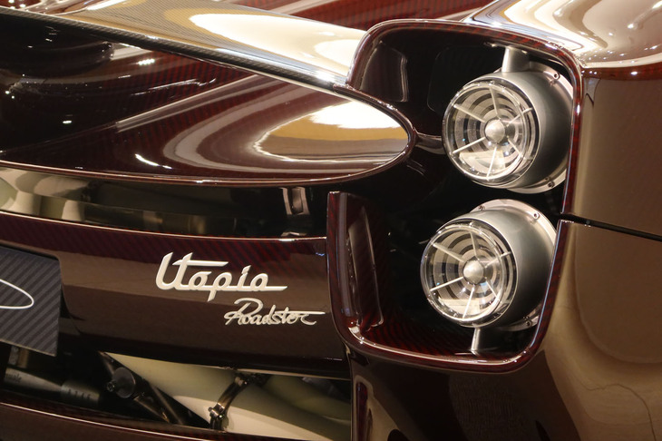 パガーニ・ウトピア ロードスター（リアのランプとエンブレム）