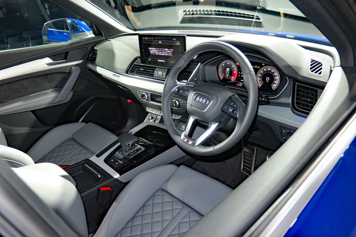 アウディQ5スポーツバック 1st edition（インストゥルメントパネルまわり）