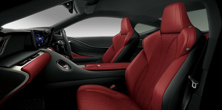 内装色には「ダークローズ」が新規設定された。