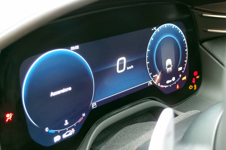 マセラティ・グレカーレ（メーターパネル）