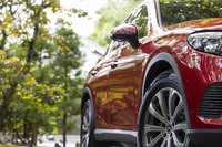 「ALENZA LX200」では一部に再生資源や再生可能資源を使用。軽量化や低燃費性能と相まって環境負荷の低減にも寄与する。