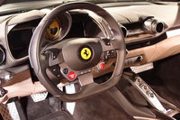 運転席まわりの様子。トランスミッションは7段ATのみとなる。