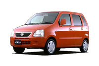 「スズキ・ワゴンRソリオ」。2代目「ワゴンR＋」の一部改良を機に車名に“ソリオ”の文字が加わった。