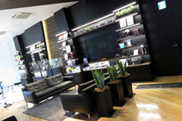 東京・六本木の情報発信拠点、メルセデス・ベンツ コネクションも内装がリニューアルされていた。