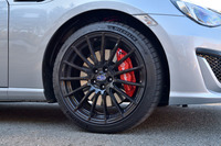 タイヤサイズは前後とも215/40R18。試乗車にはミシュランの「パイロットスポーツ4」が装着されていた。