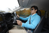 モータージャーナリストの森口将之氏。今回は高速道路から山岳路まで270kmほどの距離を試乗した。