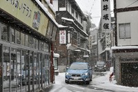 開湯1200年余という歴史ある肘折温泉。温泉街の除雪は行き届いているが、月山の北東麓に位置する豪雪地帯だ。