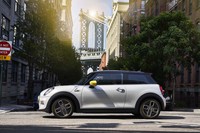 MINIブースの主役は100％電気自動車の「MINIクーパーSE」【フランクフルトショー2019】の画像