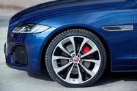 新デザインのアロイホイール。