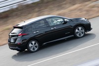 一充電あたりの航続可能距離は、標準車よりも170km長い570kmと公表されている。