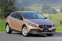 ボルボV40クロスカントリーに限定のFF車が登場